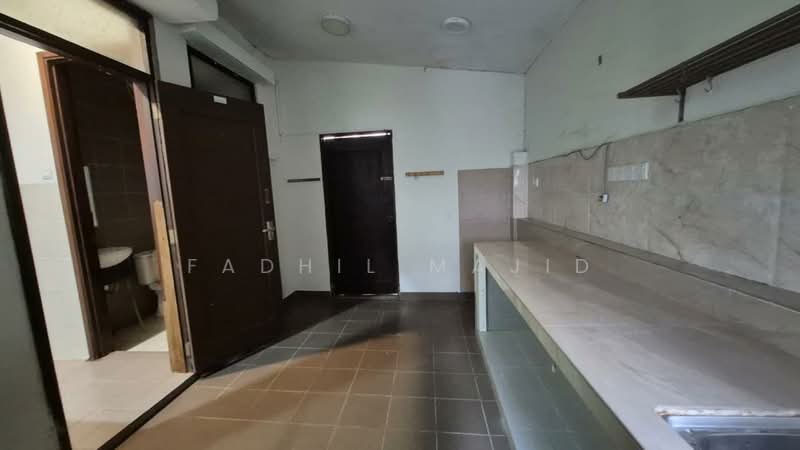 Rumah Berkembar untuk Dijual di Bukit Jelutong (Shah Alam) - Fadhil Majid - Kitchen - PropertyGuru.com.my