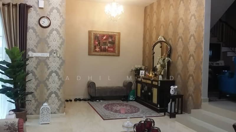 Rumah Berkembar untuk Dijual di Bukit Jelutong (Shah Alam) - Fadhil Majid - Living Room - PropertyGuru.com.my
