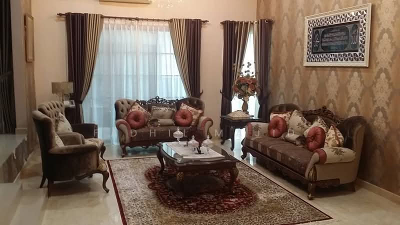 Rumah Berkembar untuk Dijual di Bukit Jelutong (Shah Alam) - Fadhil Majid - Living Room - PropertyGuru.com.my