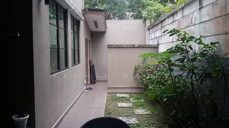 Rumah Berkembar untuk Dijual di Bukit Jelutong (Shah Alam) - Fadhil Majid - Exterior - PropertyGuru.com.my