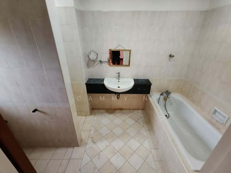 Rumah Teres 3 Tingkat untuk Dijual di Taman Tasik Indah Mewah (Batu) - Cammy N - Bathroom - PropertyGuru.com.my