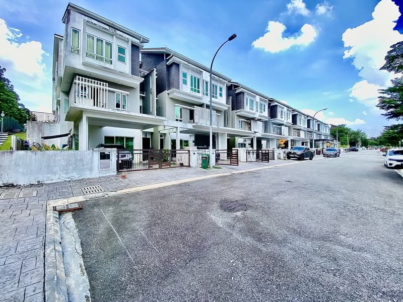3-storey Terraced House for Sale in Bandar Rinching (Semenyih) - Alif Saad - PropertyGuru.com.my