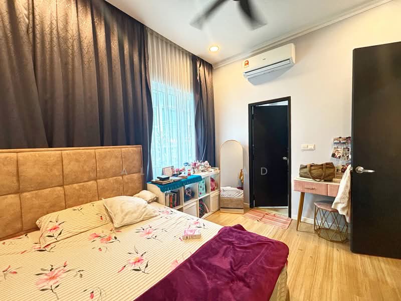 3-storey Terraced House for Sale in Bandar Rinching (Semenyih) - Alif Saad - PropertyGuru.com.my