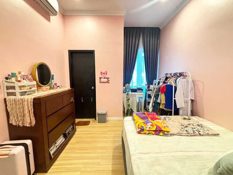 3-storey Terraced House for Sale in Bandar Rinching (Semenyih) - Alif Saad - PropertyGuru.com.my