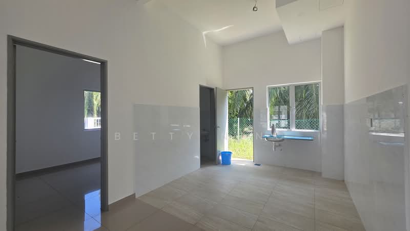 2-storey Terraced House for Sale in Kuala Selangor (Selangor) - Betty Ning - Kitchen - PropertyGuru.com.my