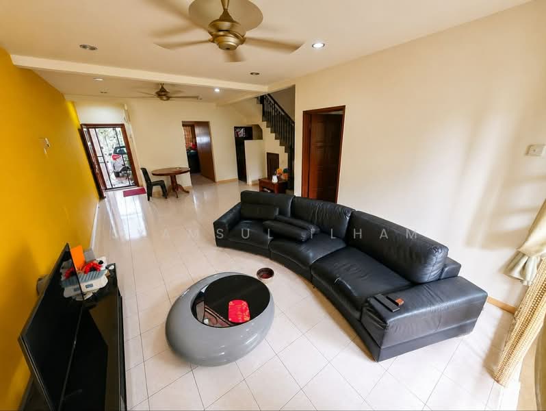 2-storey Terraced House for Sale in Presint 9 (Putrajaya) - Syamsul Ilham - Living Room - PropertyGuru.com.my