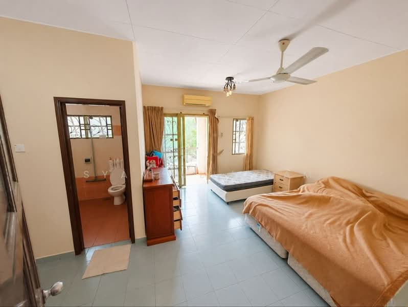2-storey Terraced House for Sale in Presint 9 (Putrajaya) - Syamsul Ilham - Bedroom - PropertyGuru.com.my