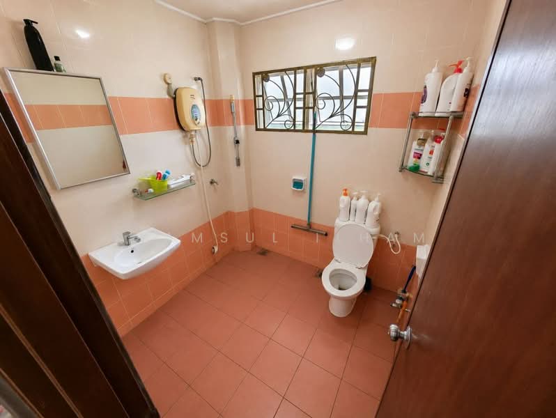 2-storey Terraced House for Sale in Presint 9 (Putrajaya) - Syamsul Ilham - Bathroom - PropertyGuru.com.my