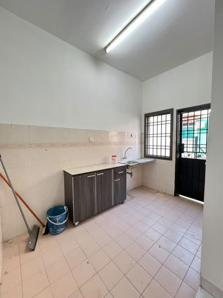 2-storey Terraced House for Rent in Taman Setia Indah (Tebrau) - Kim . - Kitchen - PropertyGuru.com.my