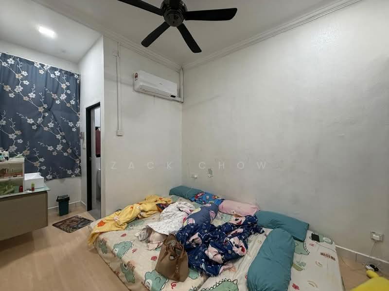 Rumah Teres 1.5 Tingkat untuk Dijual di Taman Molek (Johor Bahru) - Zack Chow - Bedroom - PropertyGuru.com.my