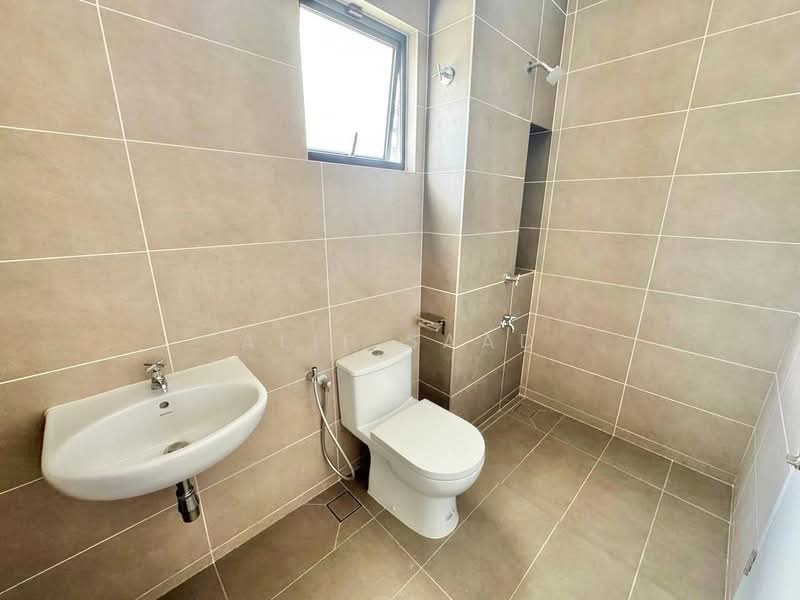 Rumah Teres 2 Tingkat untuk Dijual di Shah Alam (Selangor) - Alif Saad - Bathroom - PropertyGuru.com.my