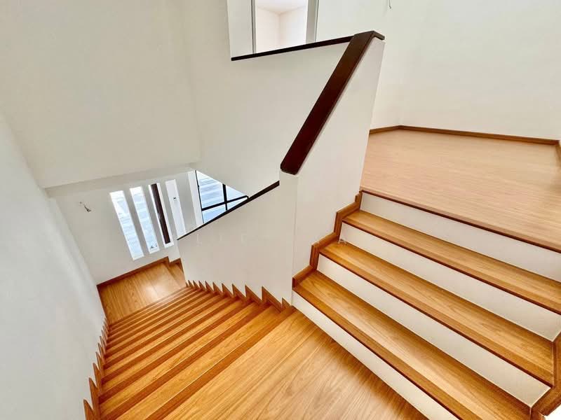 Rumah Teres 2 Tingkat untuk Dijual di Shah Alam (Selangor) - Alif Saad - Stairs - PropertyGuru.com.my