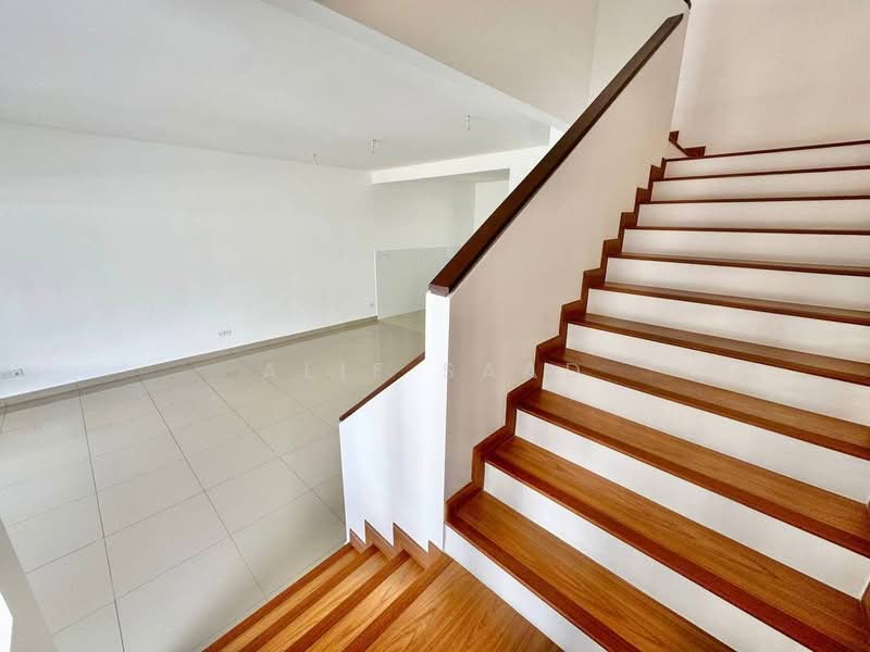 Rumah Teres 2 Tingkat untuk Dijual di Shah Alam (Selangor) - Alif Saad - Stairs - PropertyGuru.com.my