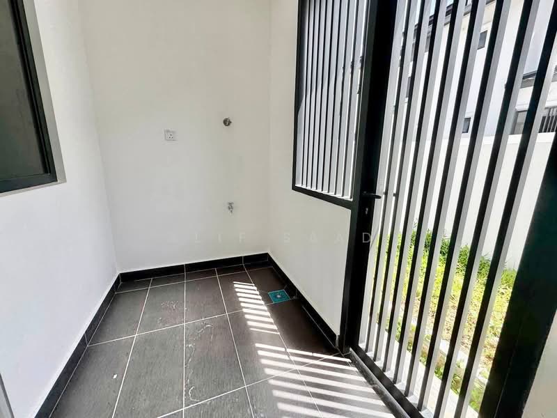 Rumah Teres 2 Tingkat untuk Dijual di Shah Alam (Selangor) - Alif Saad - Garden - PropertyGuru.com.my