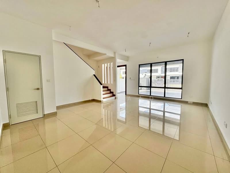 Rumah Teres 2 Tingkat untuk Dijual di Shah Alam (Selangor) - Alif Saad - Living Room - PropertyGuru.com.my