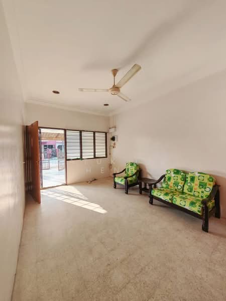1-storey Terraced House for Sale in Taman Boon Bak (Ipoh) - Datuk Lee Heng - Living Room - PropertyGuru.com.my