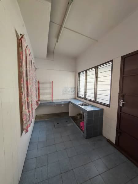 1-storey Terraced House for Sale in Taman Boon Bak (Ipoh) - Datuk Lee Heng - Kitchen - PropertyGuru.com.my
