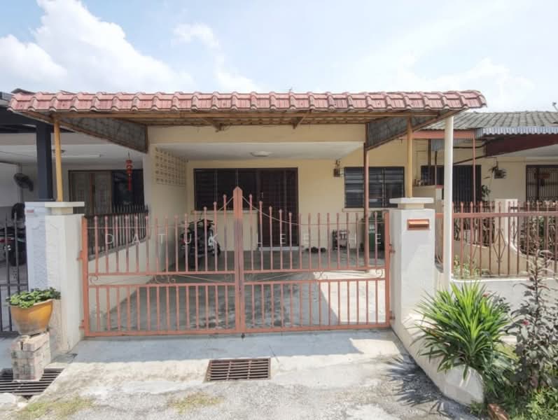 1-storey Terraced House for Sale in Taman Boon Bak (Ipoh) - Datuk Lee Heng - Exterior - PropertyGuru.com.my