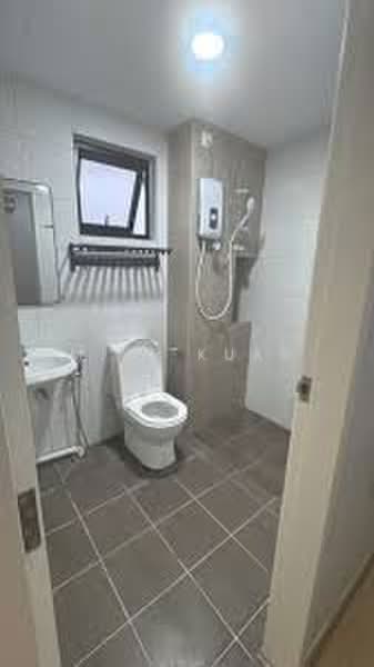 Servis Apartment untuk Disewa di Rubica @ Harbour Place - Mike Kuar - Bathroom - PropertyGuru.com.my