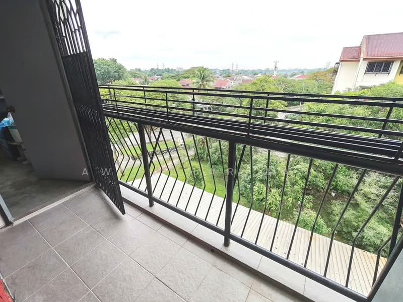 Rumah Flat untuk Dijual di Flat PKNS Section 17 Shah Alam - Awie Shariman - Balcony - PropertyGuru.com.my
