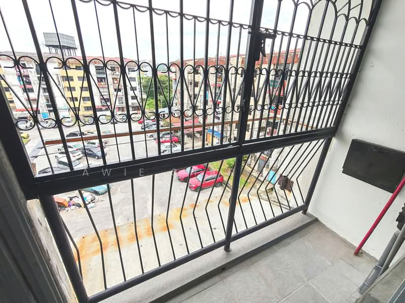 Rumah Flat untuk Dijual di Flat PKNS Section 17 Shah Alam - Awie Shariman - Exterior - PropertyGuru.com.my