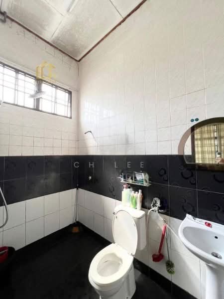Semi-Detached House for Sale in Taman Gembira (Klang) - CH LEE - Bathroom - PropertyGuru.com.my