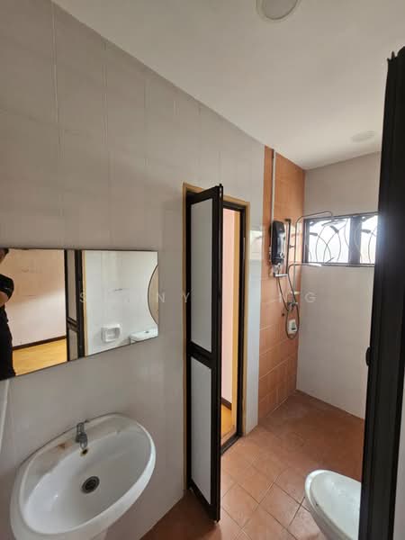 Rumah Teres untuk Dijual di Bandar Kinrara Seksyen 9 (Bandar Kinrara) - SUNNY YONG - Bathroom - PropertyGuru.com.my