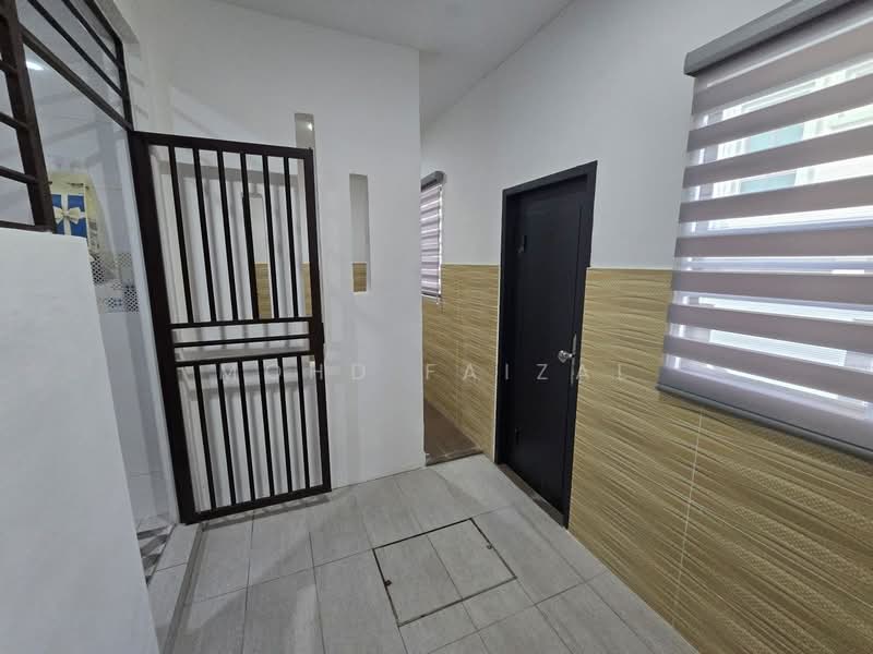 Rumah Teres 2 Tingkat untuk Dijual di Nilai (Negeri Sembilan) - Mohd Faizal - Entrance - PropertyGuru.com.my