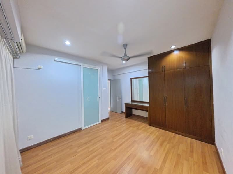 Kondominium untuk Disewa di The Residence Condominium @ TTDI - KH LEE - Bedroom - PropertyGuru.com.my