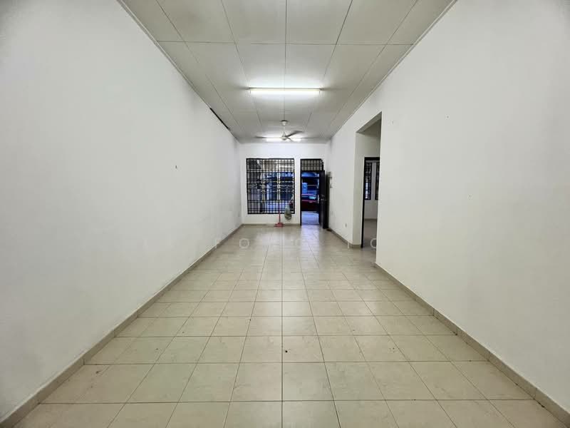 Rumah Teres 1 Tingkat untuk Dijual di Bandar Putra (Kulai) - Ee Fong Toh - Living Room - PropertyGuru.com.my