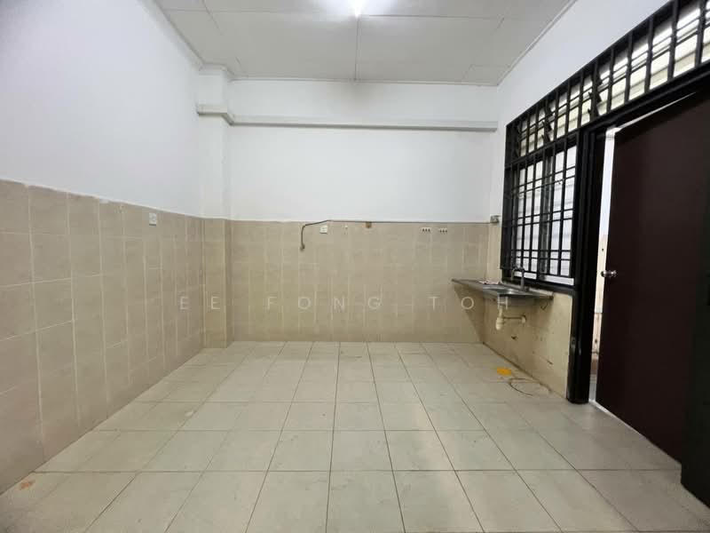 Rumah Teres 1 Tingkat untuk Dijual di Bandar Putra (Kulai) - Ee Fong Toh - Kitchen - PropertyGuru.com.my