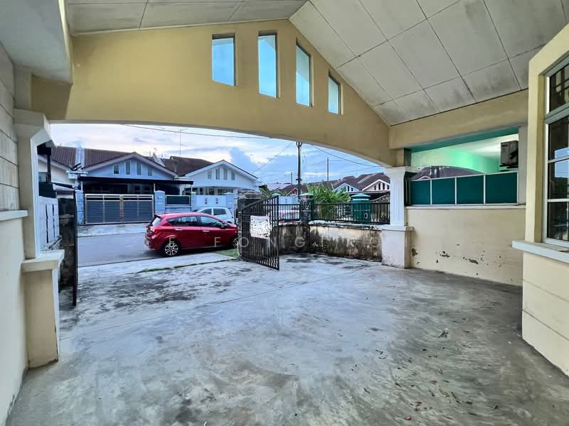 Rumah Teres 1 Tingkat untuk Dijual di Bandar Putra (Kulai) - Ee Fong Toh - Exterior - PropertyGuru.com.my