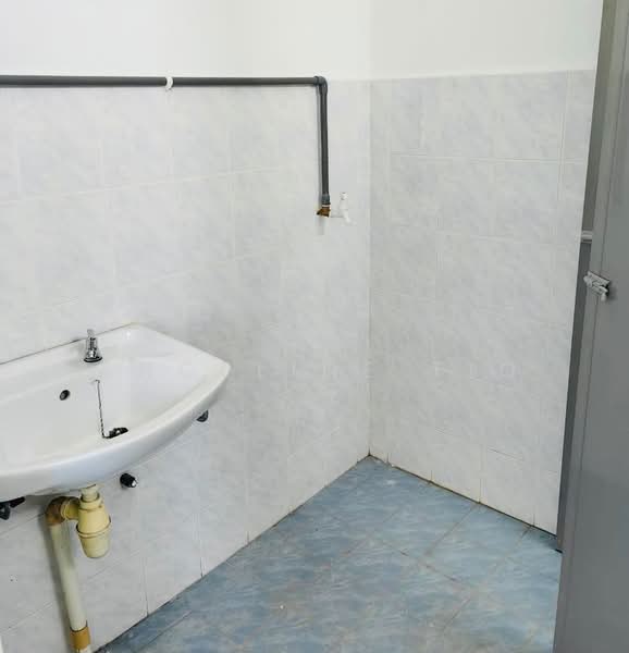 Shop / Office for Rent in Taman Kota Permai (Bukit Mertajam) - Angeline Tio - Bathroom - PropertyGuru.com.my