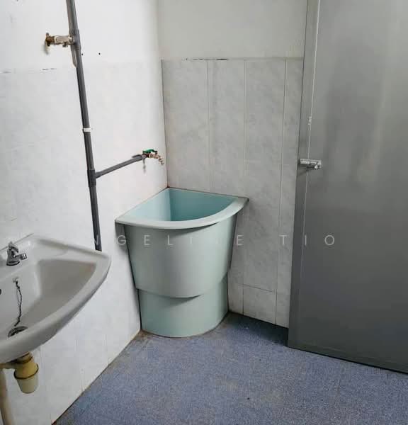 Shop / Office for Rent in Taman Kota Permai (Bukit Mertajam) - Angeline Tio - Bathroom - PropertyGuru.com.my