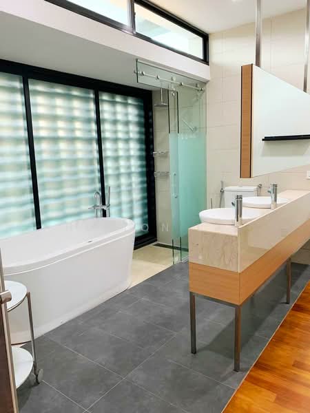 Rumah Banglo untuk Disewa di Leisure Farm (Gelang Patah) - Heston Lai - Bathroom - PropertyGuru.com.my