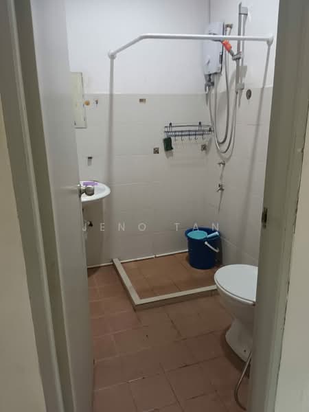 1-storey Terraced House for Rent in Kuching (Sarawak) - Jeno Tan - Bathroom - PropertyGuru.com.my