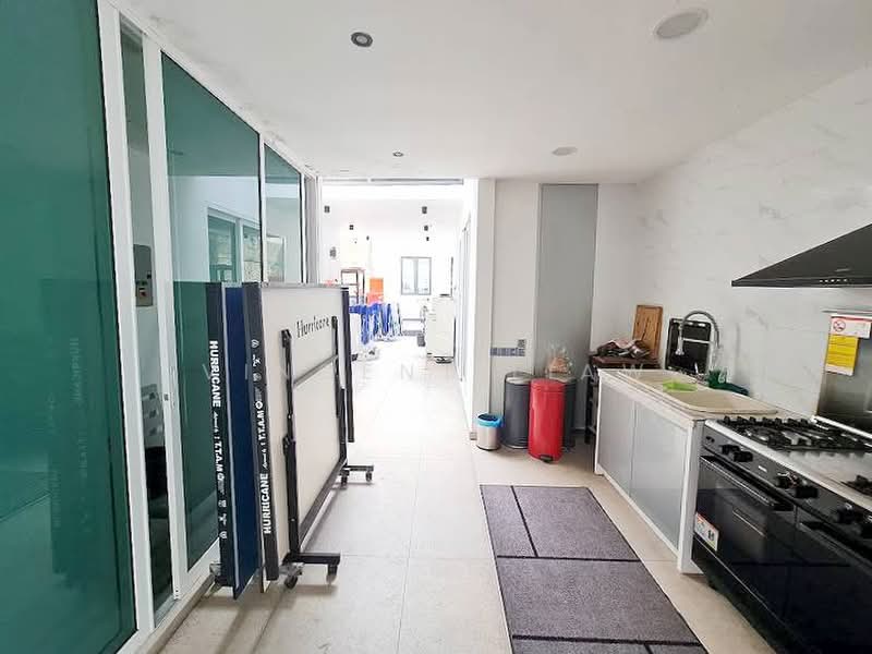 Rumah Banglo untuk Dijual di Taman Sains Selangor (Kota Damansara) - Vincent Liaw - Kitchen - PropertyGuru.com.my