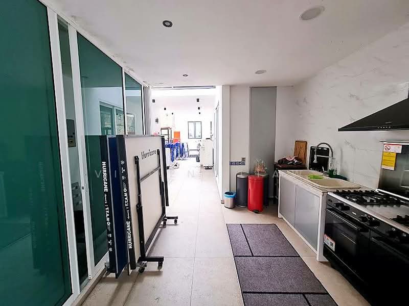 Bungalow House untuk Dijual di Taman Sains Selangor (Kota Damansara) - Vincent Liaw - Kitchen - PropertyGuru.com.my