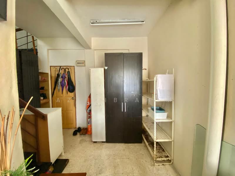 Pangsapuri untuk Dijual di Kenari Court - Azli Ibrahim - Entrance - PropertyGuru.com.my