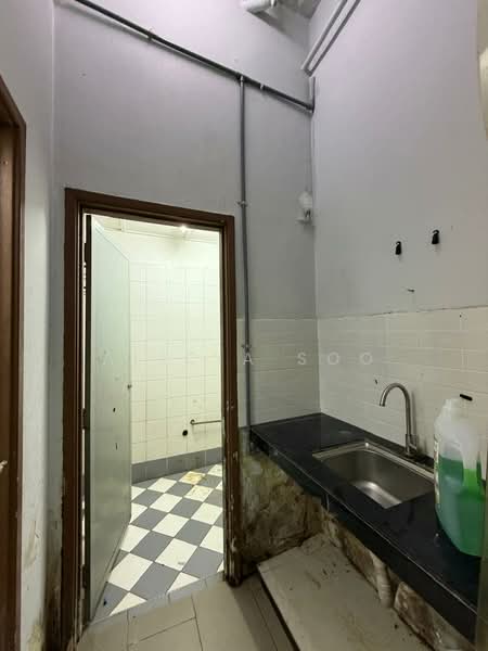 Shop for Rent in Bukit Rahman Putra (Sungai Buloh) - Alicia Soo - Bathroom - PropertyGuru.com.my