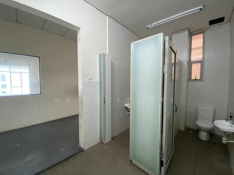 Kedai / Pejabat untuk Dijual di Bukit Jelutong (Shah Alam) - Nadia Shukri - Bathroom - PropertyGuru.com.my