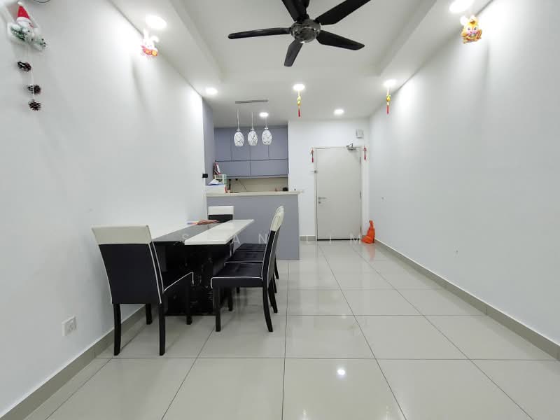 Kediaman Servis untuk Dijual di Savanna Executive Suite @ Southville City - Sean Lim - Dining Room - PropertyGuru.com.my