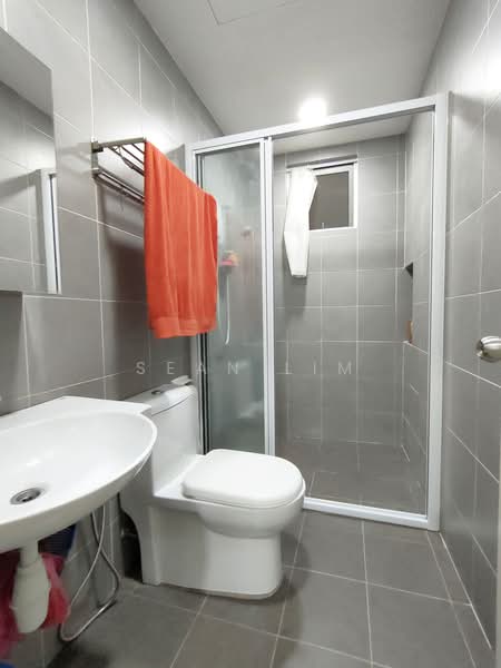 Kediaman Servis untuk Dijual di Savanna Executive Suite @ Southville City - Sean Lim - Bathroom - PropertyGuru.com.my