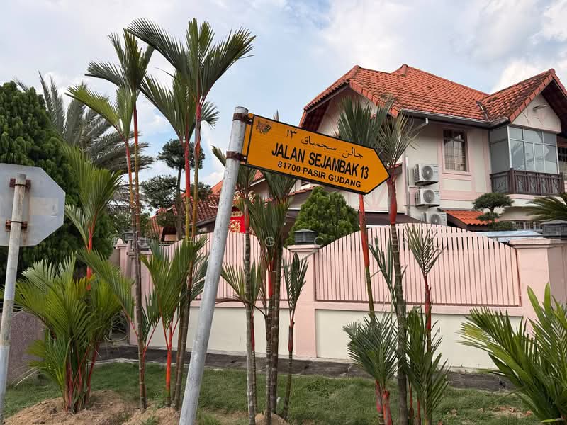 Rumah Teres 2 Tingkat untuk Dijual di Taman Bukit Dahlia (Pasir Gudang) - Fu Heng Chong - Exterior - PropertyGuru.com.my