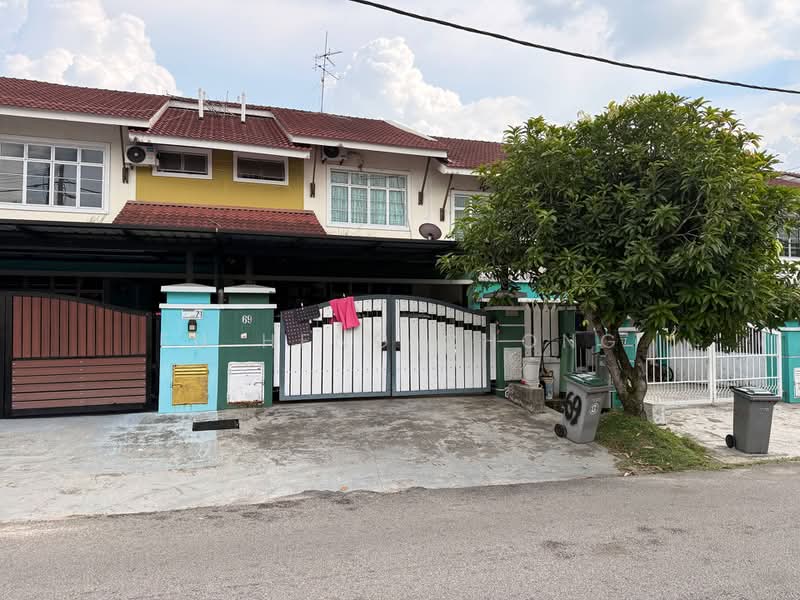 Rumah Teres 2 Tingkat untuk Dijual di Taman Bukit Dahlia (Pasir Gudang) - Fu Heng Chong - Exterior - PropertyGuru.com.my