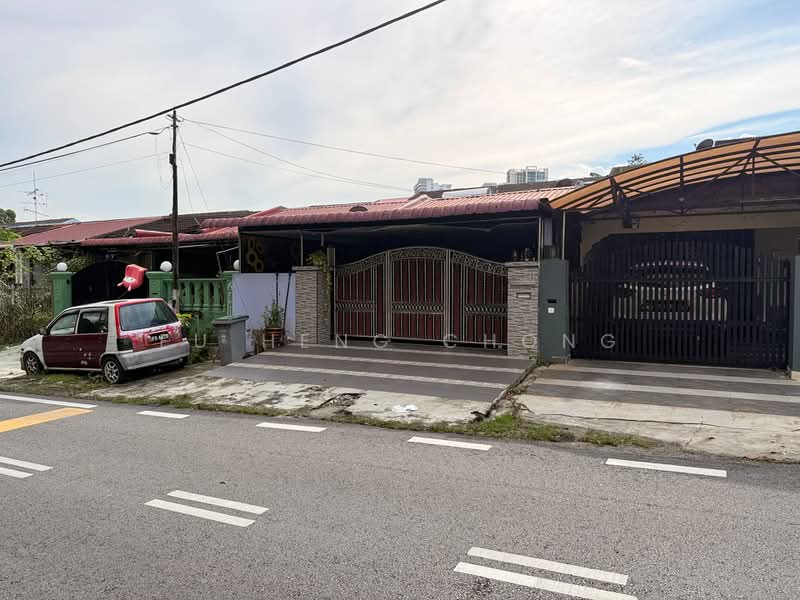 1-storey Terraced House for Sale in Taman Johor (Tampoi) - Fu Heng Chong - Exterior - PropertyGuru.com.my