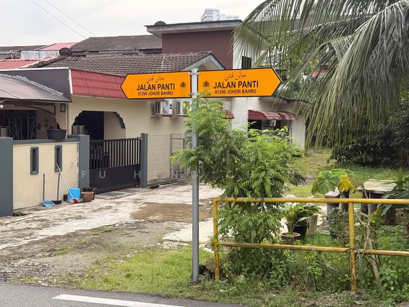 1-storey Terraced House for Sale in Taman Johor (Tampoi) - Fu Heng Chong - Exterior - PropertyGuru.com.my