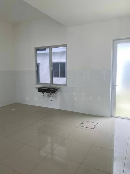 2-storey Terraced House for Sale in Beranang (Selangor) - Zarema Kulbuzheva - Kitchen - PropertyGuru.com.my