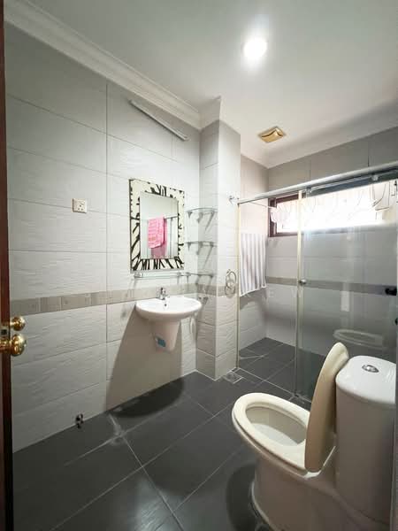 Rumah Banglo untuk Dijual di Taman Tun Dr Ismail (Kuala Lumpur) - Stella Kew - Bathroom - PropertyGuru.com.my