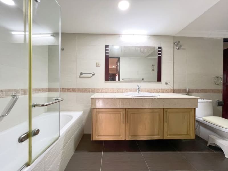 Rumah Banglo untuk Dijual di Taman Tun Dr Ismail (Kuala Lumpur) - Stella Kew - Bathroom - PropertyGuru.com.my